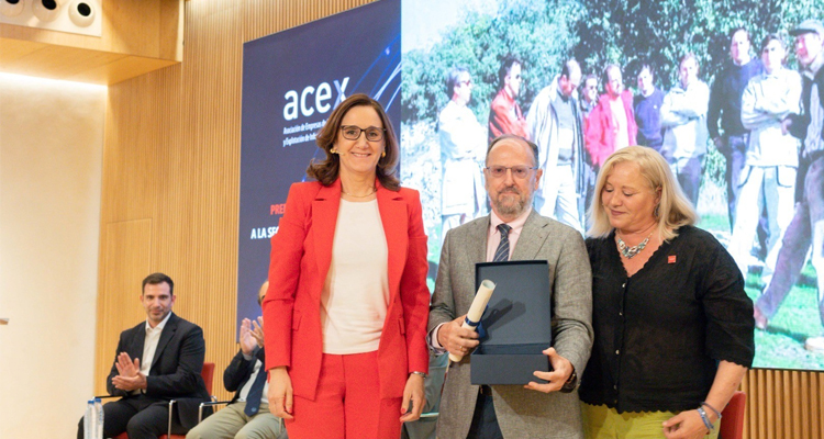 Acex reconoce la trayectoria de Pablo Sáez con la Mención Honorífica Luis Antona