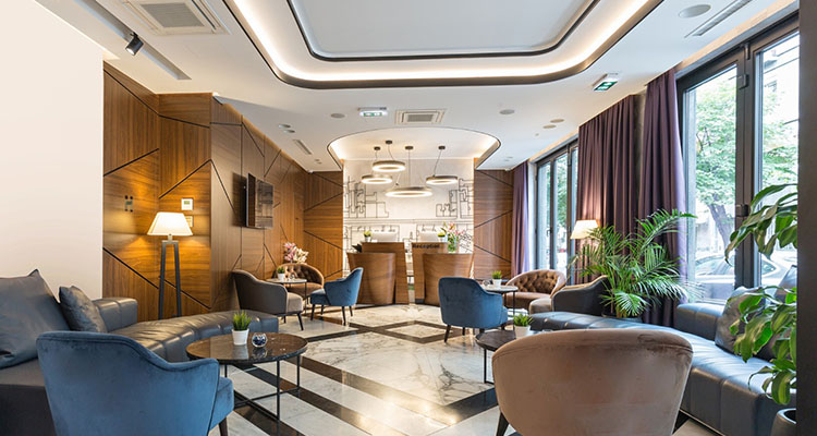 Hoteles inteligentes: cómo la nueva normativa de eficiencia energética transformará el control de la iluminación