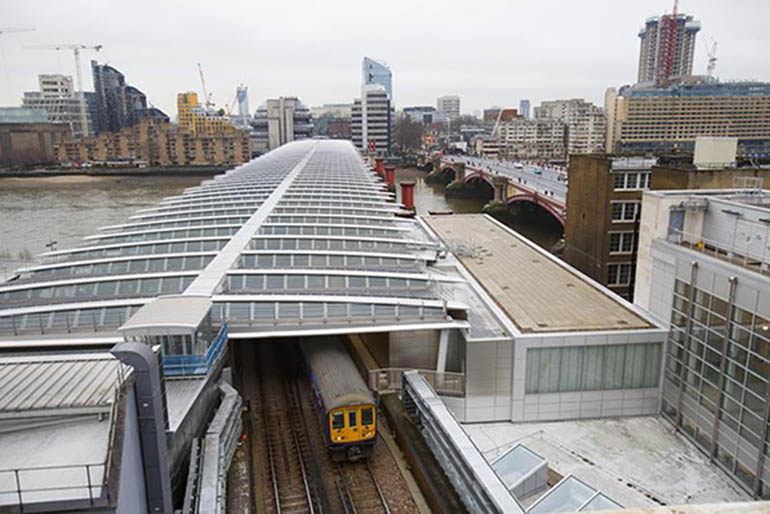 Puente en Londres, estación de Blackfriars