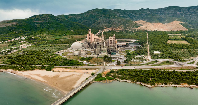 Cemex recibe 200 millones para impulsar un proyecto de captura de carbono en su planta de Alcanar