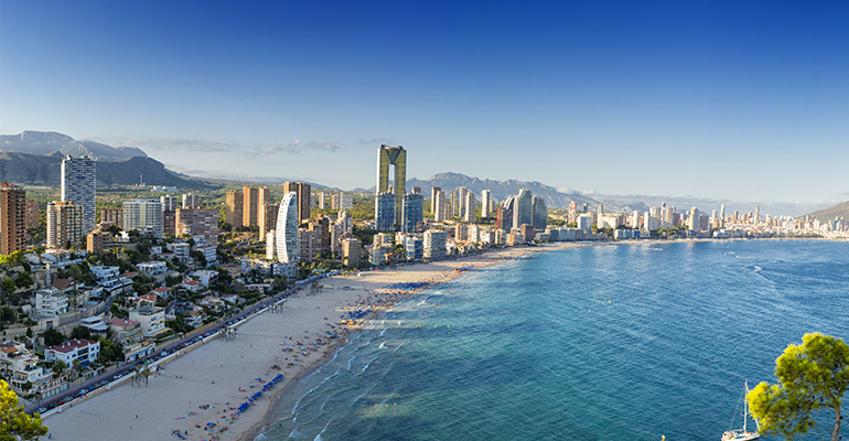 Más del 30% de las compraventas en la Costa Blanca, la Costa del Sol y Baleares son por parte de extranjeros