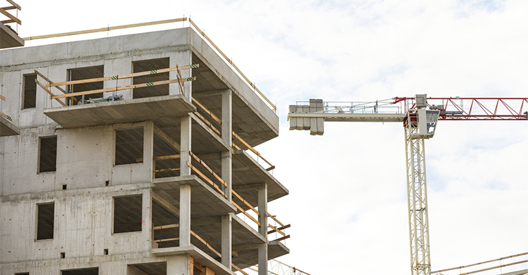 La tensión en el Golfo Pérsico amenaza con encarecer energía y materiales en el sector de la construcción