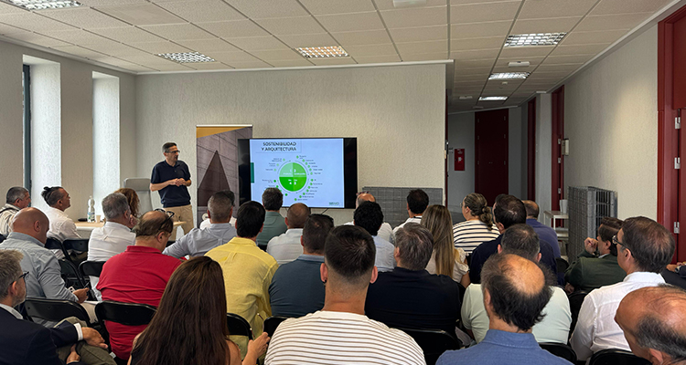 La jornada ‘Del aula a la fábrica’ arranca con una ponencia sobre construcción industrializada a cargo de Sismo Spain
