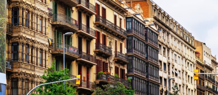 Fachadas de edificios residenciales en la ciudad de Barcelona