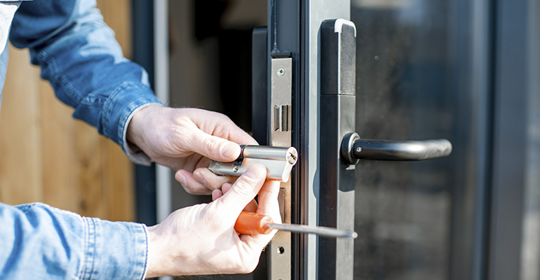 Herrajes de seguridad en proyectos residenciales: El valor diferencial en la entrega de obra