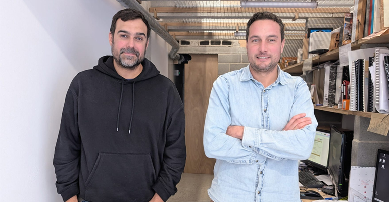 Los arquitectos Miguel Estévez Gómez y Luciano González Domínguez abrirán la jornada de Pontevedra con la ponencia ‘Devolviendo un frente costero’