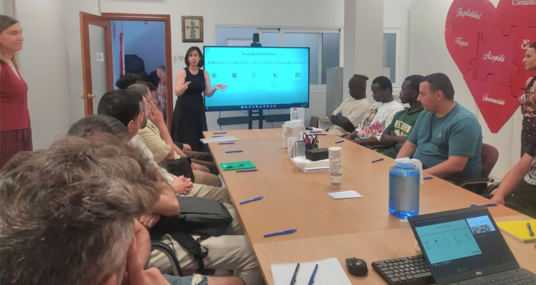 Kerakoll y Cáritas impulsan formación en colocación de cerámica para mejorar la empleabilidad en Castellón