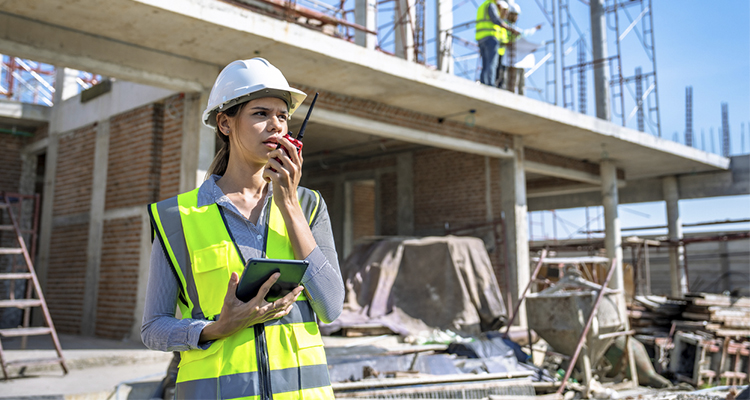 El empleo femenino en fabricantes de materiales de construcción alcanza el 19,6% en 2025