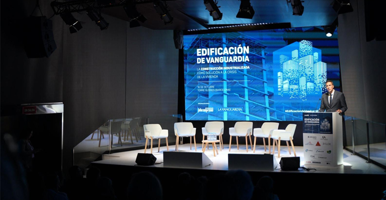 Iñaqui Carnicero destaca en Barcelona la industrialización de la vivienda como clave para la innovación, la sostenibilidad y la cohesión social