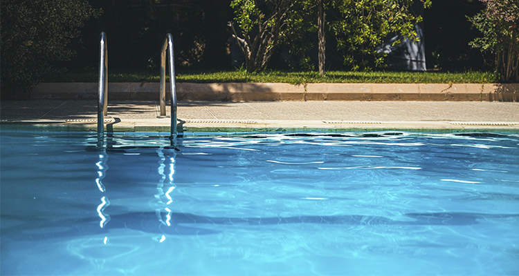 Cómo prevenir fugas de agua en las piscinas: guía de mantenimiento