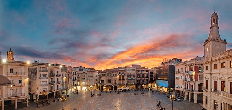 Mitma licita estación en Reus