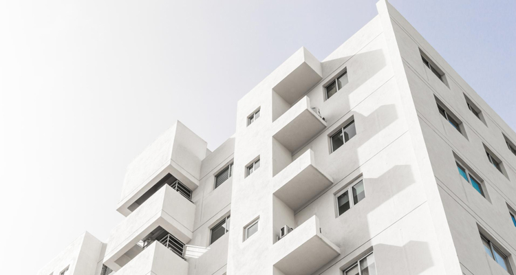 Comprar una vivienda en Cataluña exige cerca de 11 años de salario íntegro