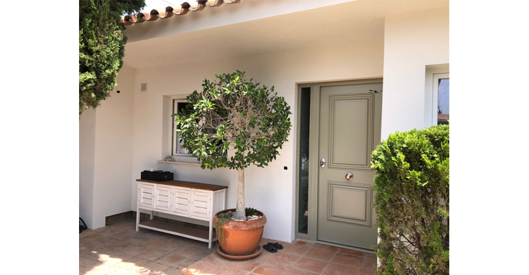 Rehabilitación integral de fachada en vivienda unifamiliar con sistema SATE y tratamiento antifisuras