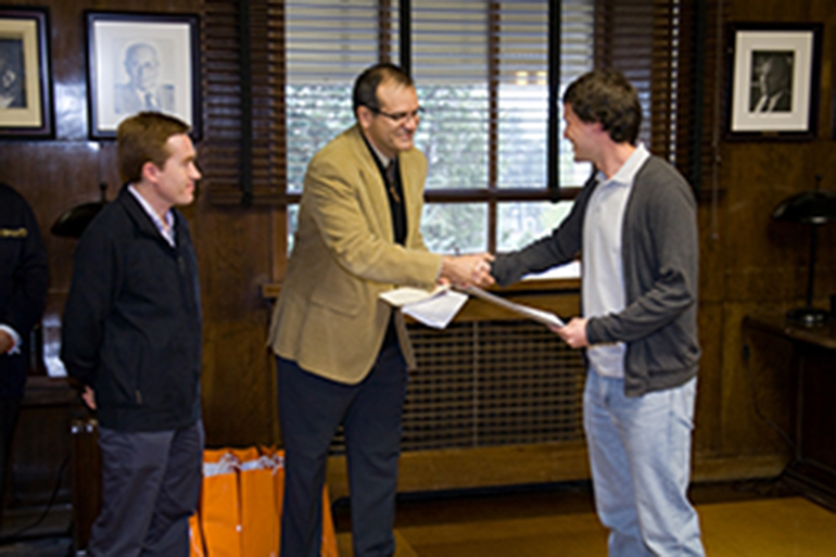 Segundo premio Aula Hyspalit Fachada Cerámica